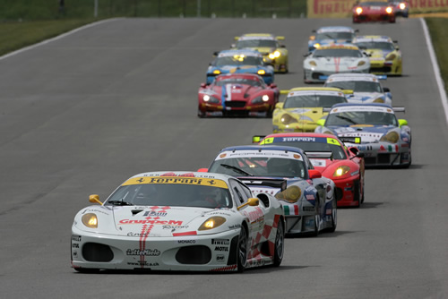 GT2 in beeld, met op kop de Ferrari van Tim Sugden (fiagt.com/DPPI)