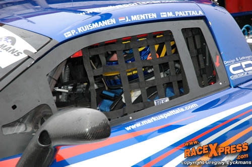 Jos Menten achter het stuur van de C6-R