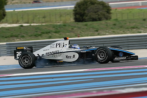 Chris van der Drift in actie op Paul Ricard met de GP2 bolide Trident Racing