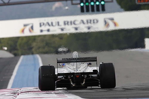 Chris van der Drift in actie met de World Series Formule Renault 3.5 bolide van RC Motorsport