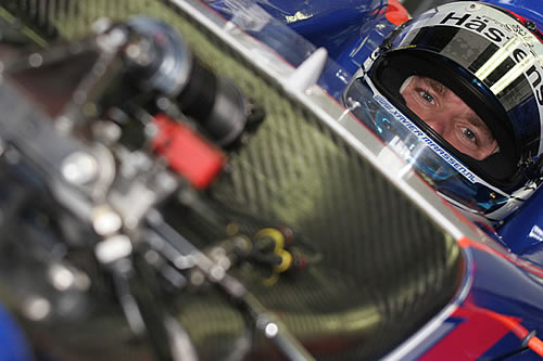 Xavier Maassen in de auto