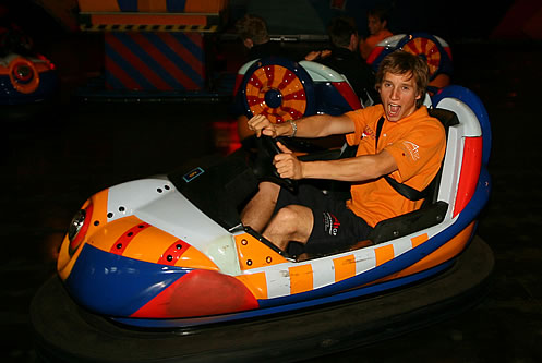 Renger van der Zande in de botsauto's
