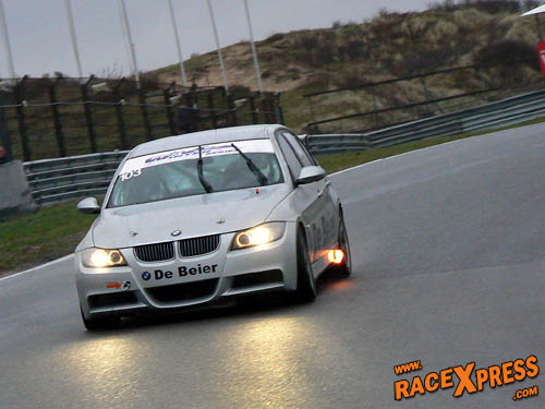 Siebren van der Goot reed al met zijn nieuwe BMW bij de WEK Nieuwjaarsrace. Foto: Maurice Hoogers