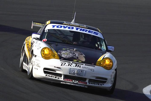 De Porsche 996 GT3 van First Motorsport