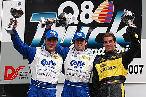 Het podium na de eerste race