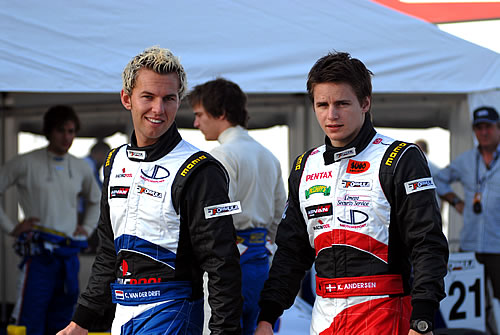 Chris van der Drift (links) en zijn teamgenoot en winnaar Kasper Andersen