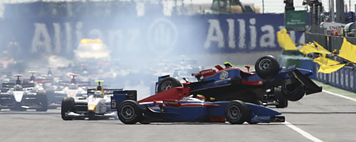 Timo Glock en Andreas Zuber komen bij de start met elkaar in aanraking