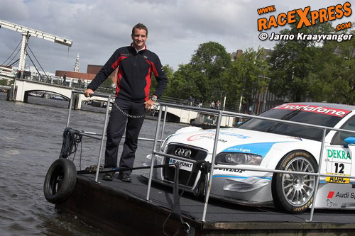 Timo Scheider bij de Audi A4 DTM bolide