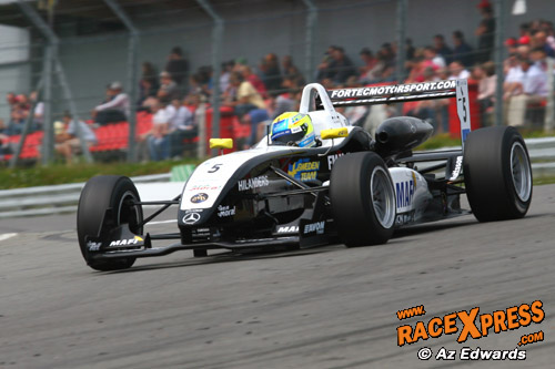 Sebastian Hohenthal koerst de overwinning