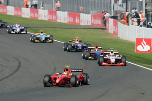 Ho Pin Tung in actie tijdens de tweede GP2 race op Silverstone