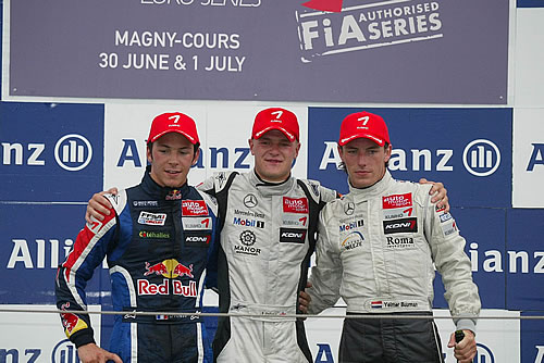 Yelmer Buurman (rechts) op het podium