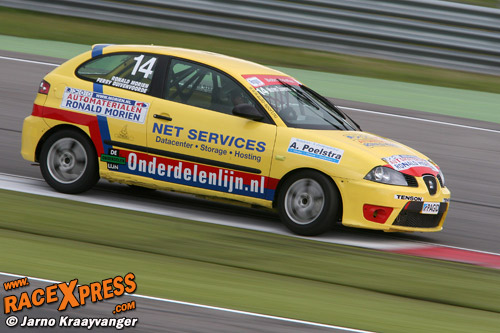 Ronald Morien en Ferry Duivenvoorde winnen race één in SEAT Cupra Cup op Assen