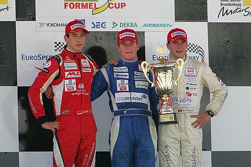 Carlo van Dam op de hoogste trede van het podium