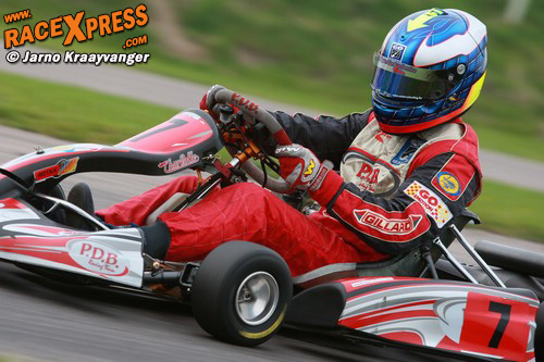 Als een tijger sloop FM Racing boys AK naar hun prooi