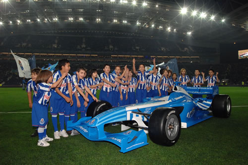 De FC Porto racewagen wordt onthuld
