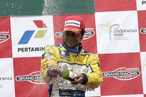 Winnaar Fairuz Fauzy op het podium
