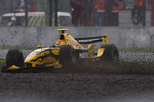Diego Nunes schreef zaterdag een auto af, zondag dook hij het grind in