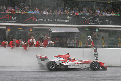 Robert Wickens reed knap naar de derde plaats