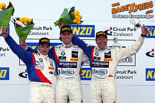 Het podium na de eerste BMW 130i Cup race
