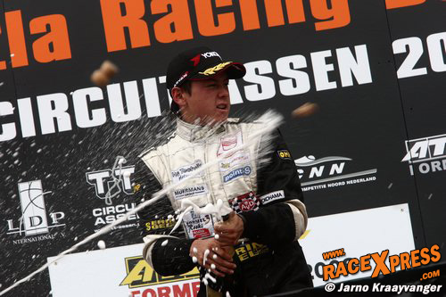 Veel verdiende champagne op het podium