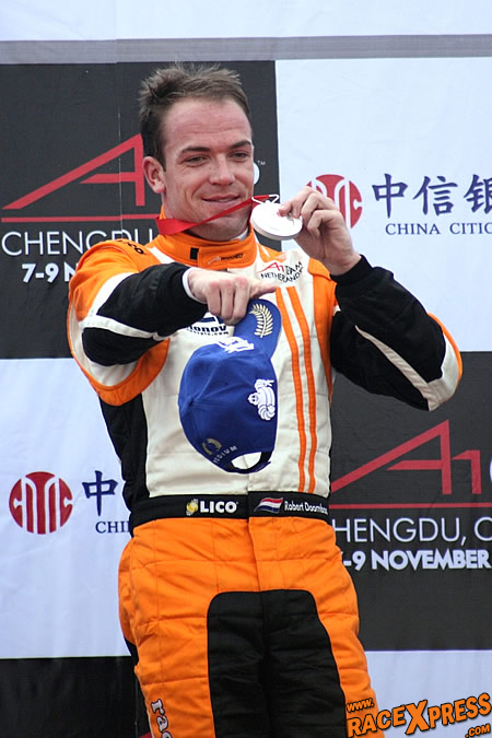 Robert Doornbos blij met zijn medaille/foto Steve Corry