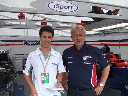 Samen met iSport International teambaas Paul Jackson