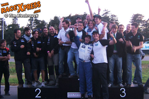 De afsluitende podiumceremonie met vlnr de Spanjaarden, Belgen en de Nederlanders