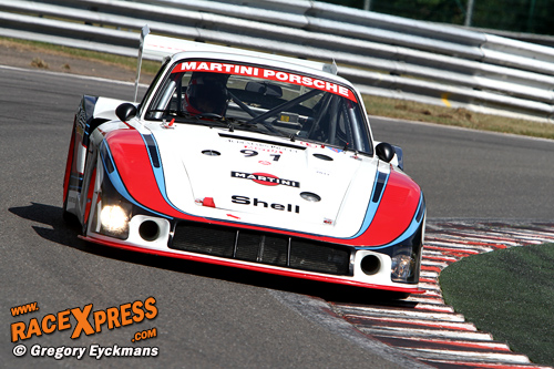 Stéphane Ortelli in de Porsche 935 Moby Dick Freisinger replica