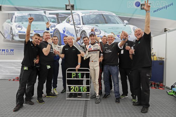 Konrad team met Muller
