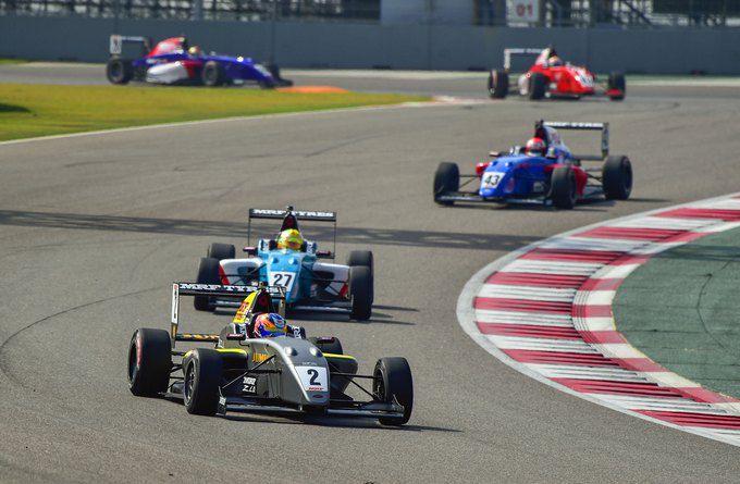 Rinus van Kalmthout als rookie tussen de Schumi's en de Newey's in de MRF Challenge in India