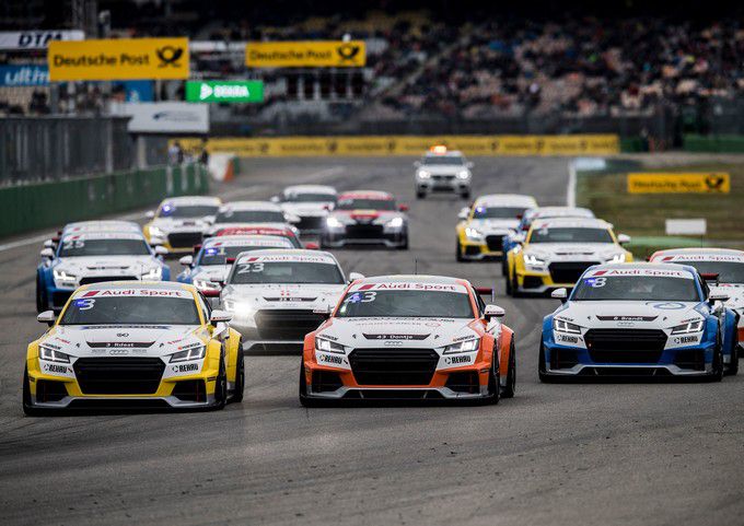Milan Dontje startnummer 43 in  Audi TT Sport Cup
