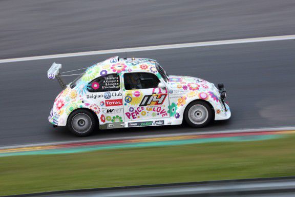 Tom Boonen met Anthony Kumpen, Bert Longin en Ruben Van Gucht tijdens de 25 Hours VW Fun Cup