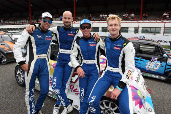 Tom Boonen, Anthony Kumpen, Bert Longin en Ruben Van Gucht tijdens de 25 Hours VW Fun Cup
