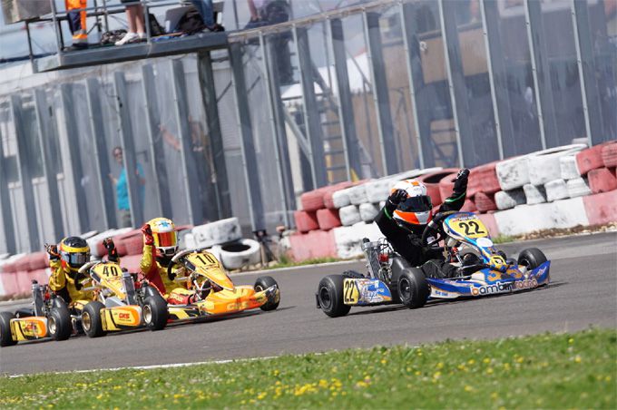GKS-treintje over de finish met Douwe Dedecker op P2 voor Tom Braken