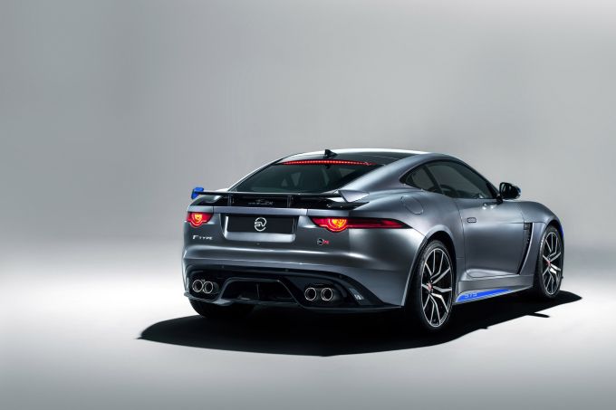 Graphic Pack accentueert oerkracht van Jaguar F-TYPE SVR