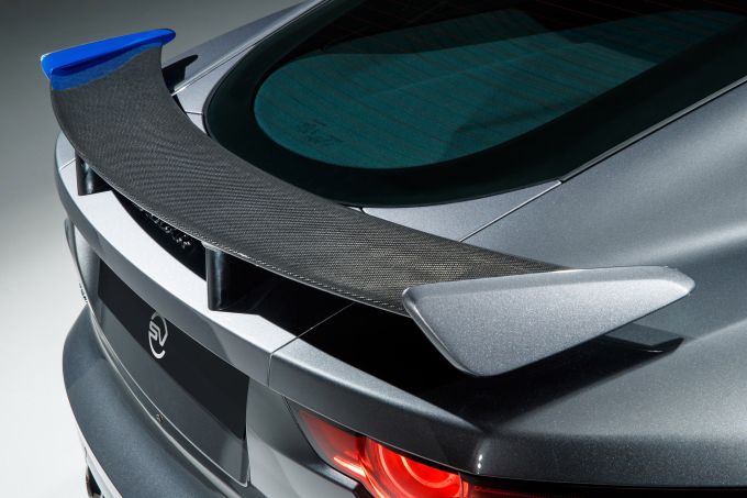Graphic Pack accentueert oerkracht van Jaguar F-TYPE SVR