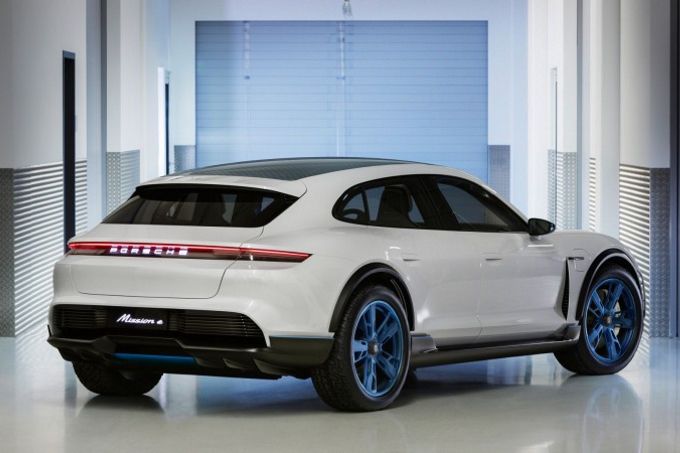 Porsche Mission E Cross Turismo: actieve elektro-atleet