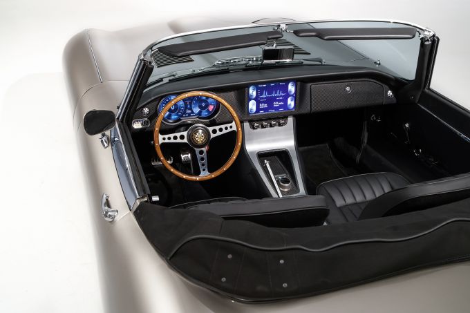 Jaguar Classic E type Zero dashboard