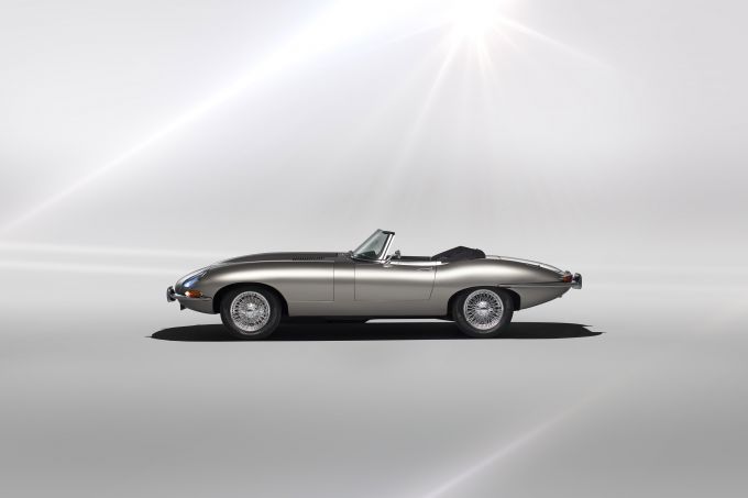 Jaguar Classic E type Zero zijkant