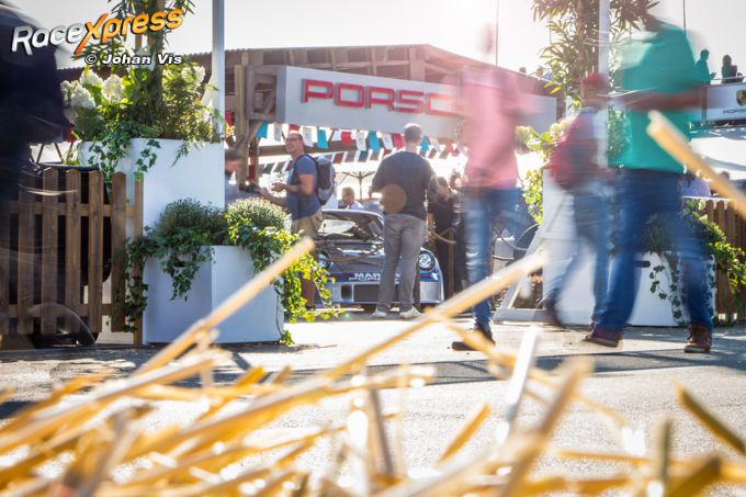 Porsche prominenten trakteren toeschouwers op unieke demo's