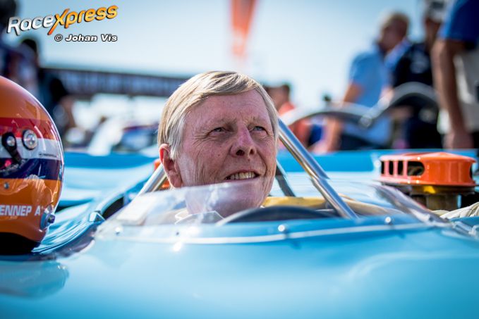 Porsche prominenten trakteren toeschouwers op unieke demo's