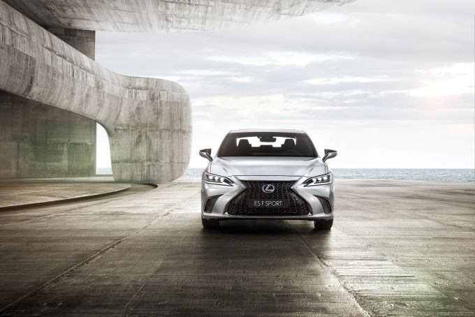 Optimale prestaties en verfijning op hoogste niveau in nieuwe Lexus ES