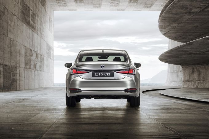 Optimale prestaties en verfijning op hoogste niveau in nieuwe Lexus ES