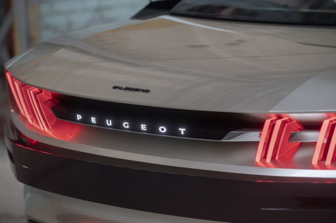 PEUGEOT e-LEGEND CONCEPT #Unboring the future