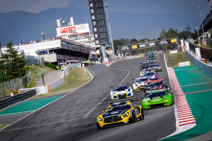 #88 Merceds AMG AKKA Marciello voorop
