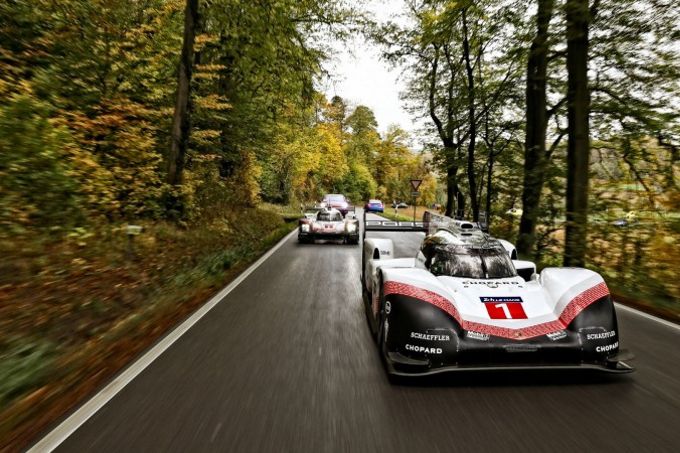 Le Mans winnaar Porsche 919 Hybrid op de openbare weg