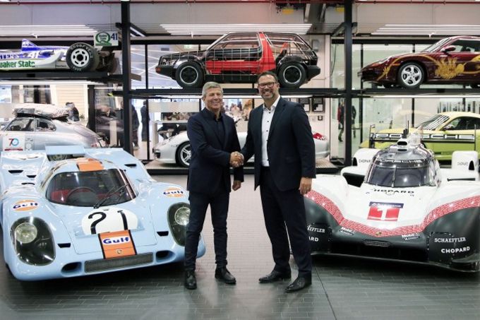 Le Mans winnaar Porsche 919 Hybrid op de openbare weg