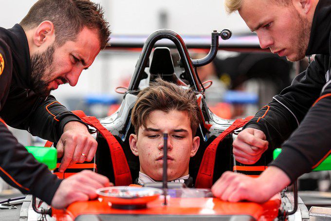 Glenn van Berlo MP Motorsport in Spaans F4
