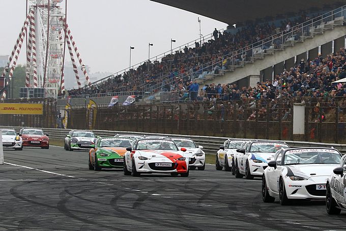 70 Max Weering naar podium Mazda MX5 Cup Jumbo Racedagen