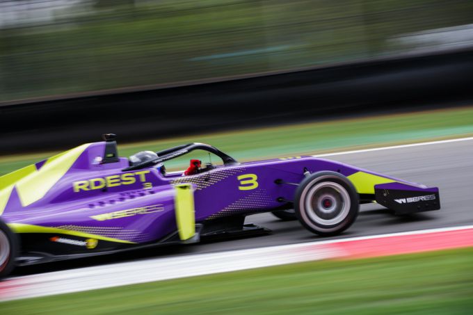 W-Series Zolder Gdrest enige op de baan